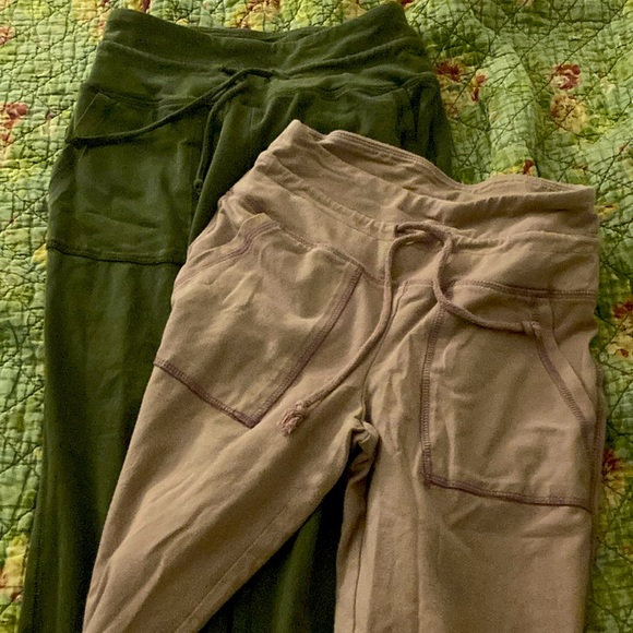 XS pants/leggings, olive color (pink offered in separate listing) Soft comfort. - Picture 5 of 5